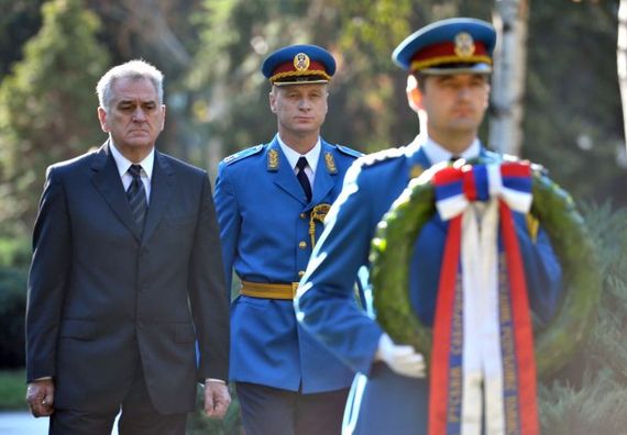 Београд 20.10.2012.- Председник Николић положио је венац на Спомен-гробље ослободиоцима Београда.