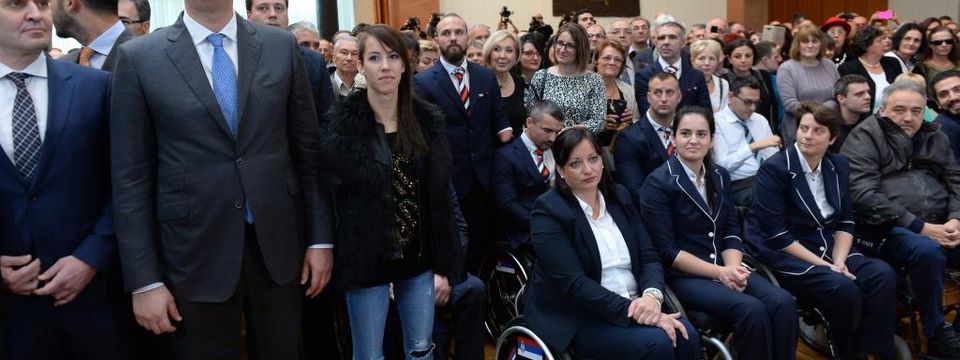 tan2017-12-4_121632963_2.jpg