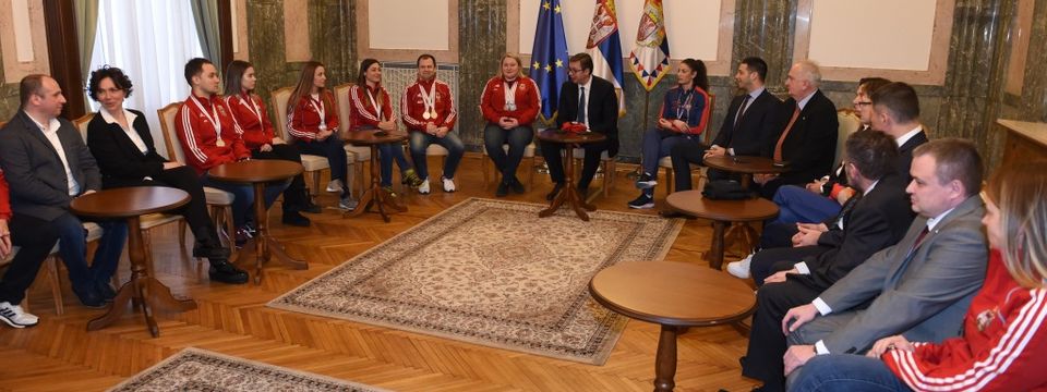 grupna_svi_sede.jpg