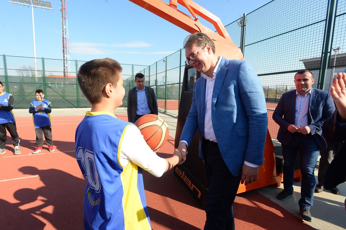 Predsednik Vučić u poseti Braničevskom okrugu Predsednik Vučić u poseti Braničevskom okrugu