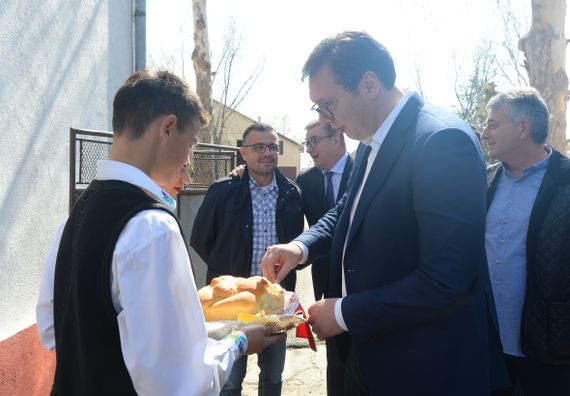 Председник Вучић обишао Средњебанатски округ у оквиру кампање 