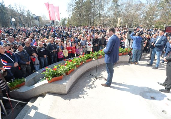 Председник Вучић обишао Средњебанатски округ у оквиру кампање 