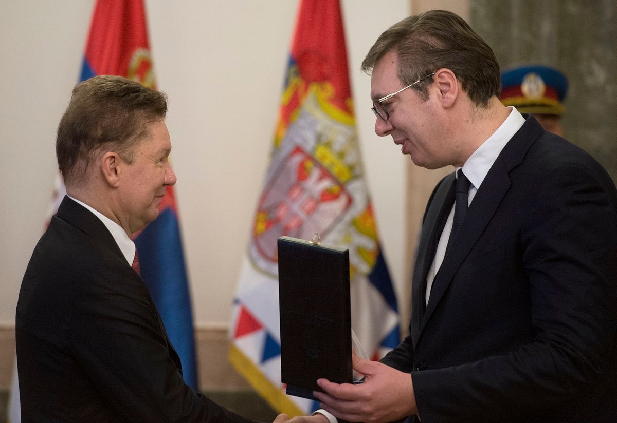 Predsednik Vučić uručio odlikovanje predsedniku Upravnog odbora kompanije