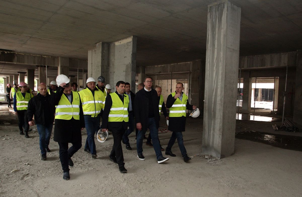 Predsednik Vučić obišao radove na izgradnji i rekonstrukciji Kliničkog centra Srbije