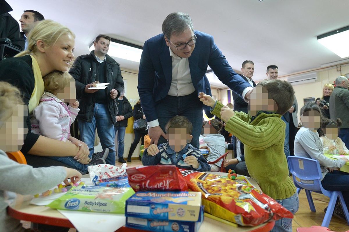 Predsednik Vučić obišao Centar za zaštitu odojčadi, dece i omladine u Zvečanskoj ulici