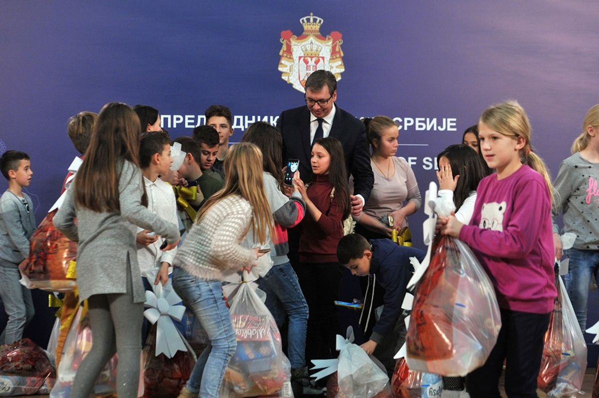 Predsednik Vučić sa decom sa Kosova i Metohije