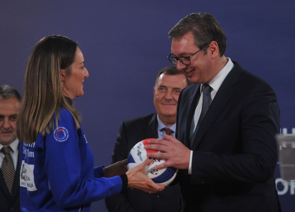 Predsednik Vučić sa ženskom odbojkaškom reprezentacijom Srbije