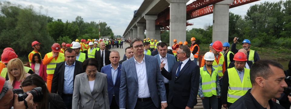 Председник Вучић обишао радове на изградњи моста преко Саве и Колубаре