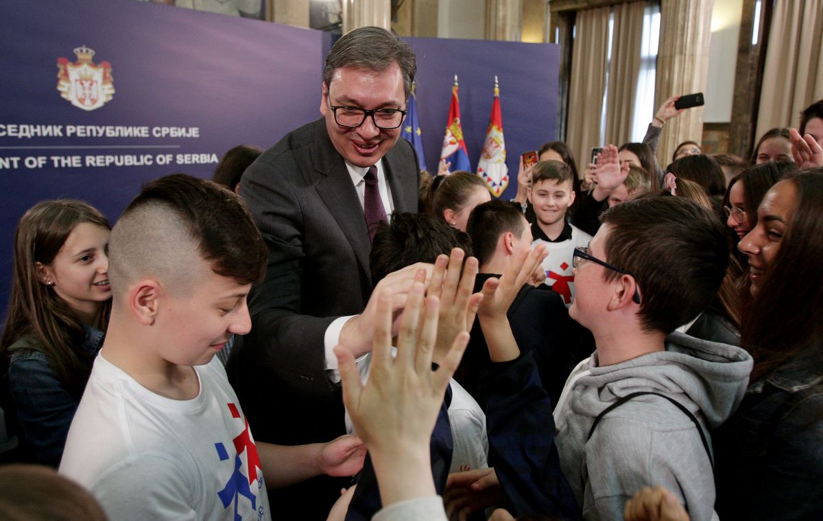 Predsednik Republike Srbije Aleksandar Vučić sa decom srpskog porekla