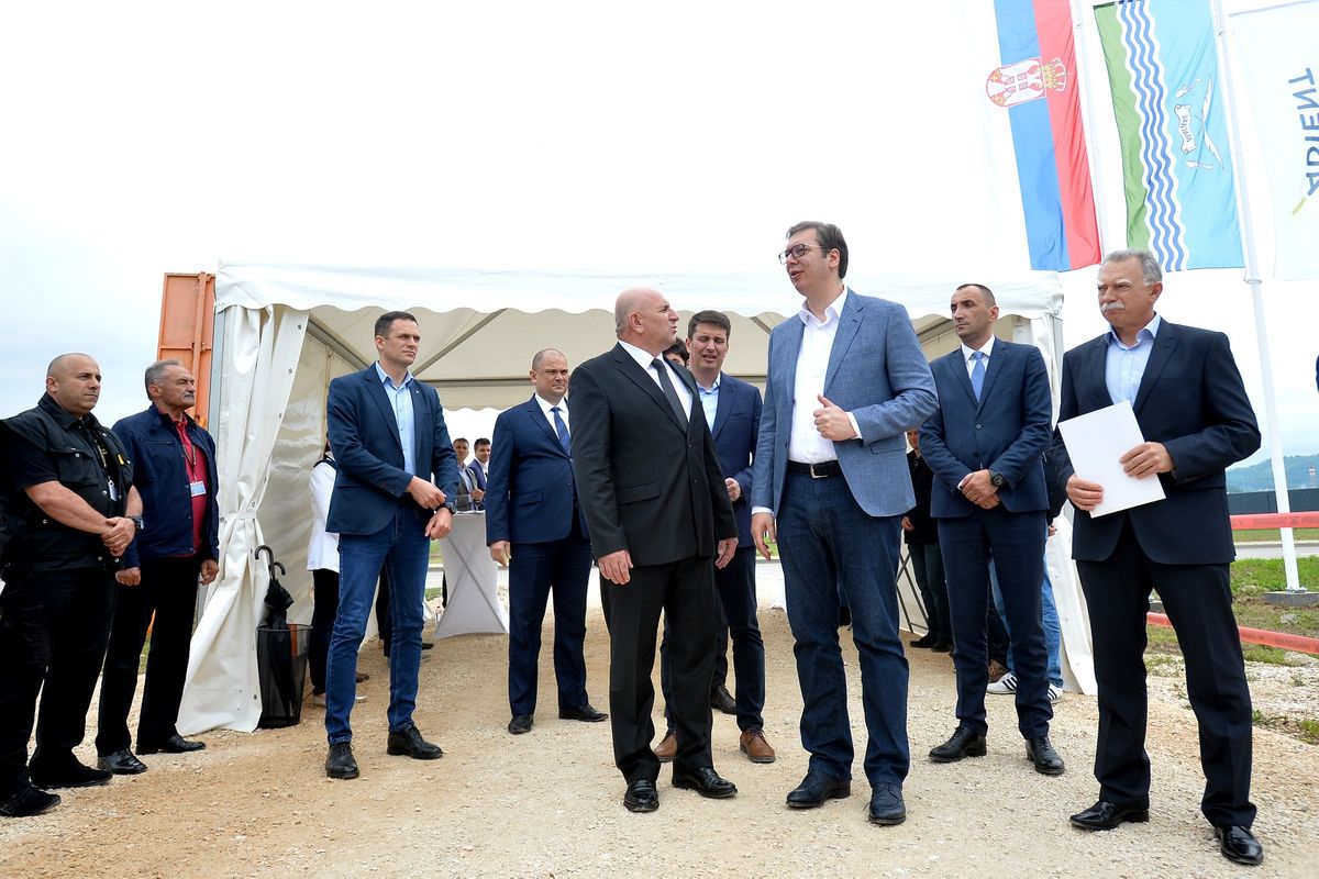 Predsednik Vučić prisustvovao obeležavanju početka radova na izgradnji fabrike 