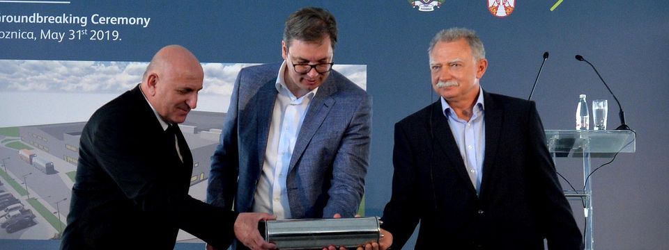 Predsednik Vučić prisustvovao obeležavanju početka radova na izgradnji fabrike "Adient"