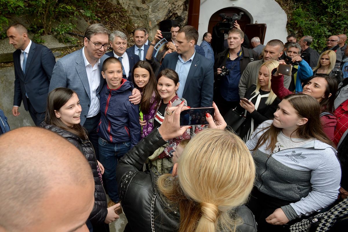 Predsednik Vučić obišao podzemni grad Karađorđevića u Malom Zvorniku