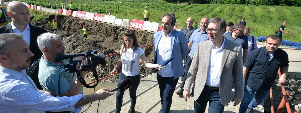 Predsednik Aleksandar Vučić posetio poplavljena područja