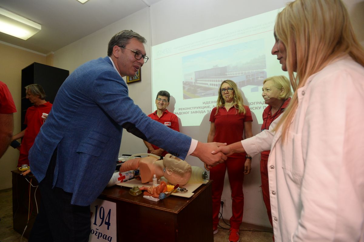 Predsednik Vučić obišao zgradu Gradskog zavoda za hitnu medicinsku pomoć Beograd