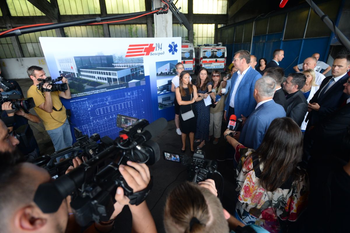 Predsednik Vučić obišao zgradu Gradskog zavoda za hitnu medicinsku pomoć Beograd