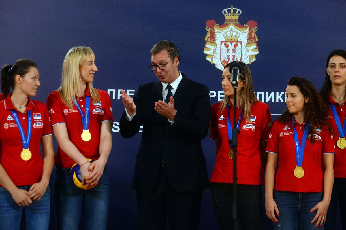 Predsednik Vučić primio žensku odbojkašku reprezentaciju Srbije