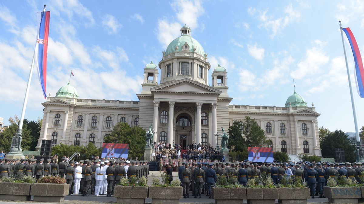 Председник Вучић присуствује свечаности поводом промоције најмлађих официра Војске Србије