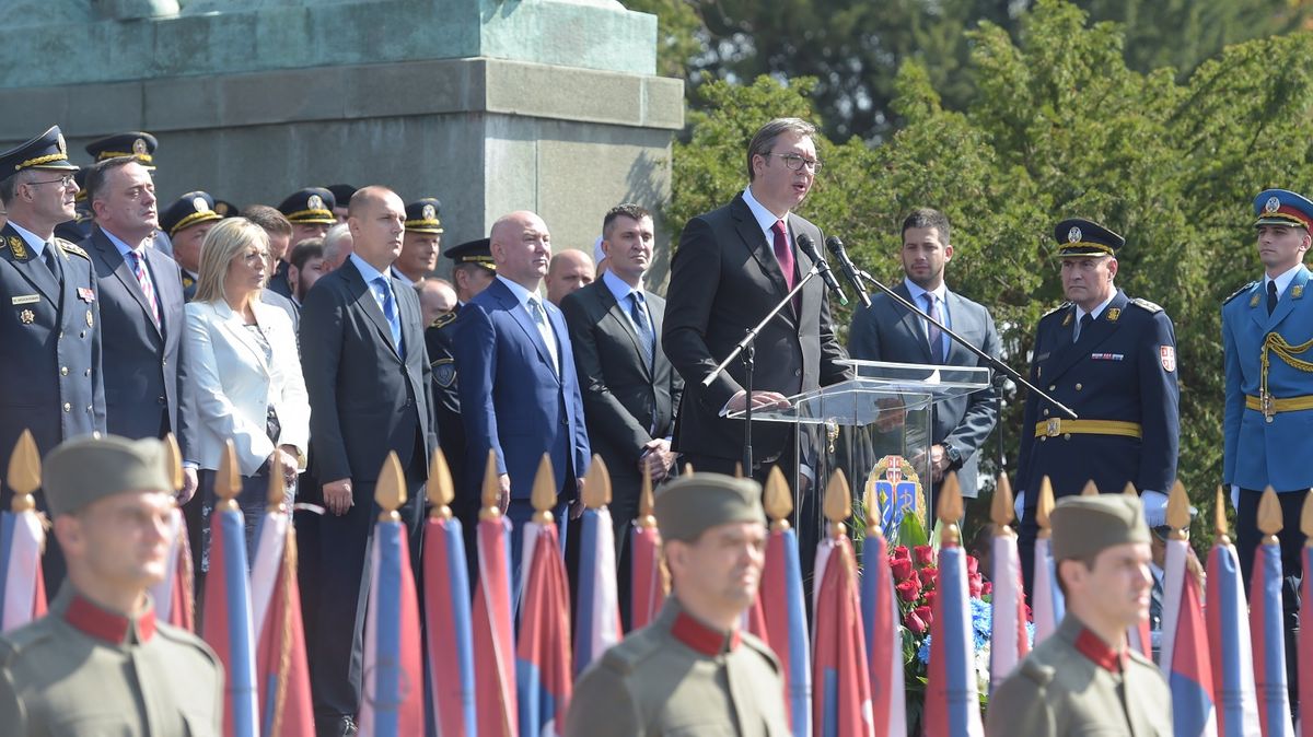 Predsednik Vučić prisustvovao  svečanosti povodom promocije najmlađih oficira Vojske Srbije