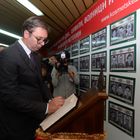 Председник Вучић посетио Удружење породица киднапованих и убијених на Косову и Метохији