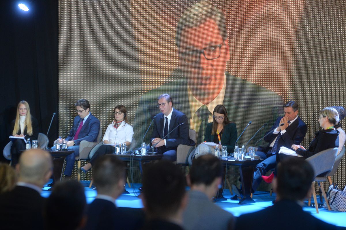 Predsednik Vučić na četvrtom Regionalnom forumu mladih lidera