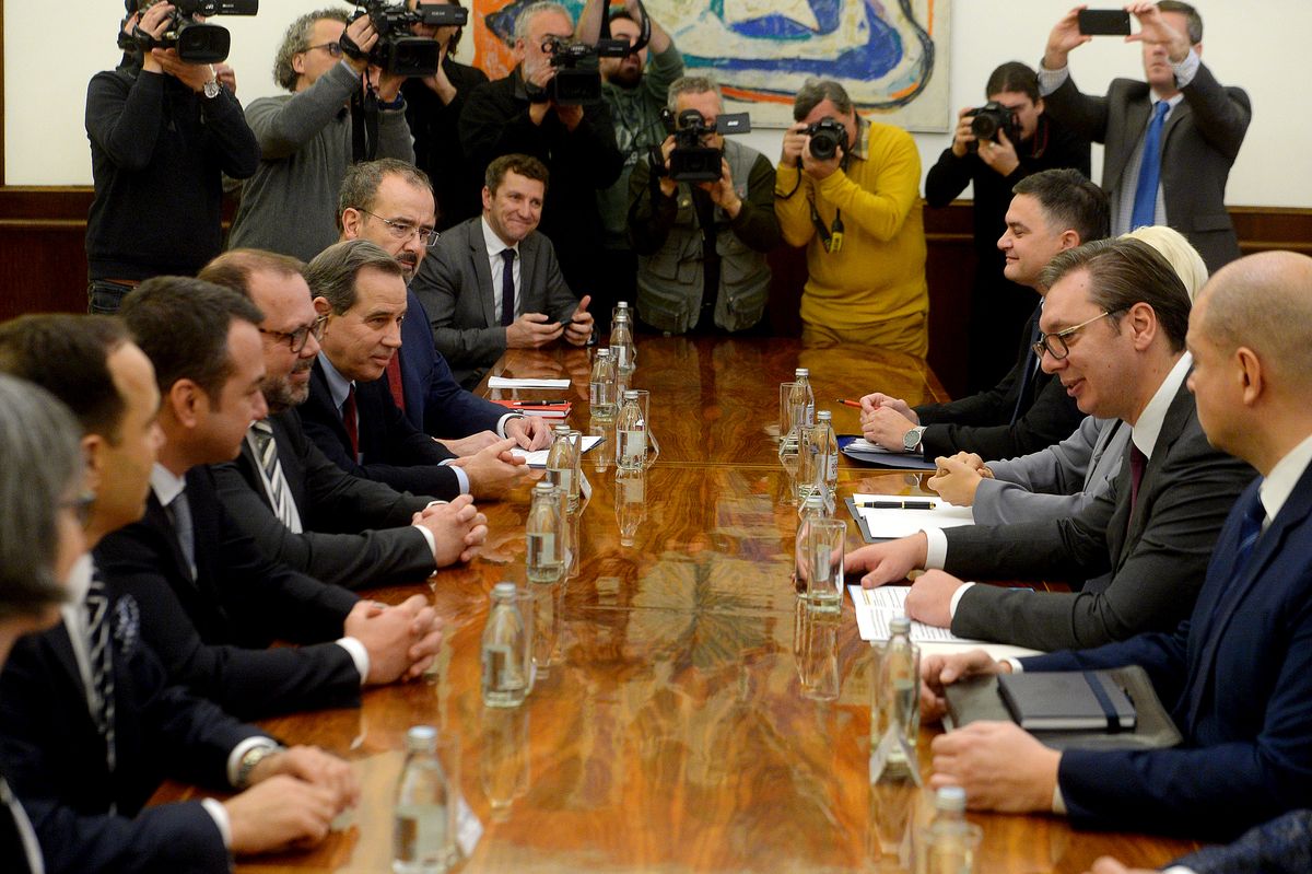 Predsednik Vučić prisustvovao potpisivanju ugovora za izgradnju Moravičkog koridora