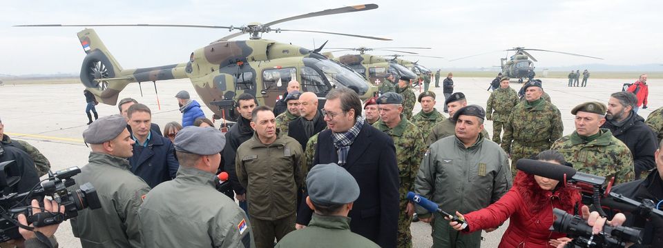Predsednik Vučić prisustvovao prezentaciji novih helikoptera Mi-35, H-145M i Mi-17