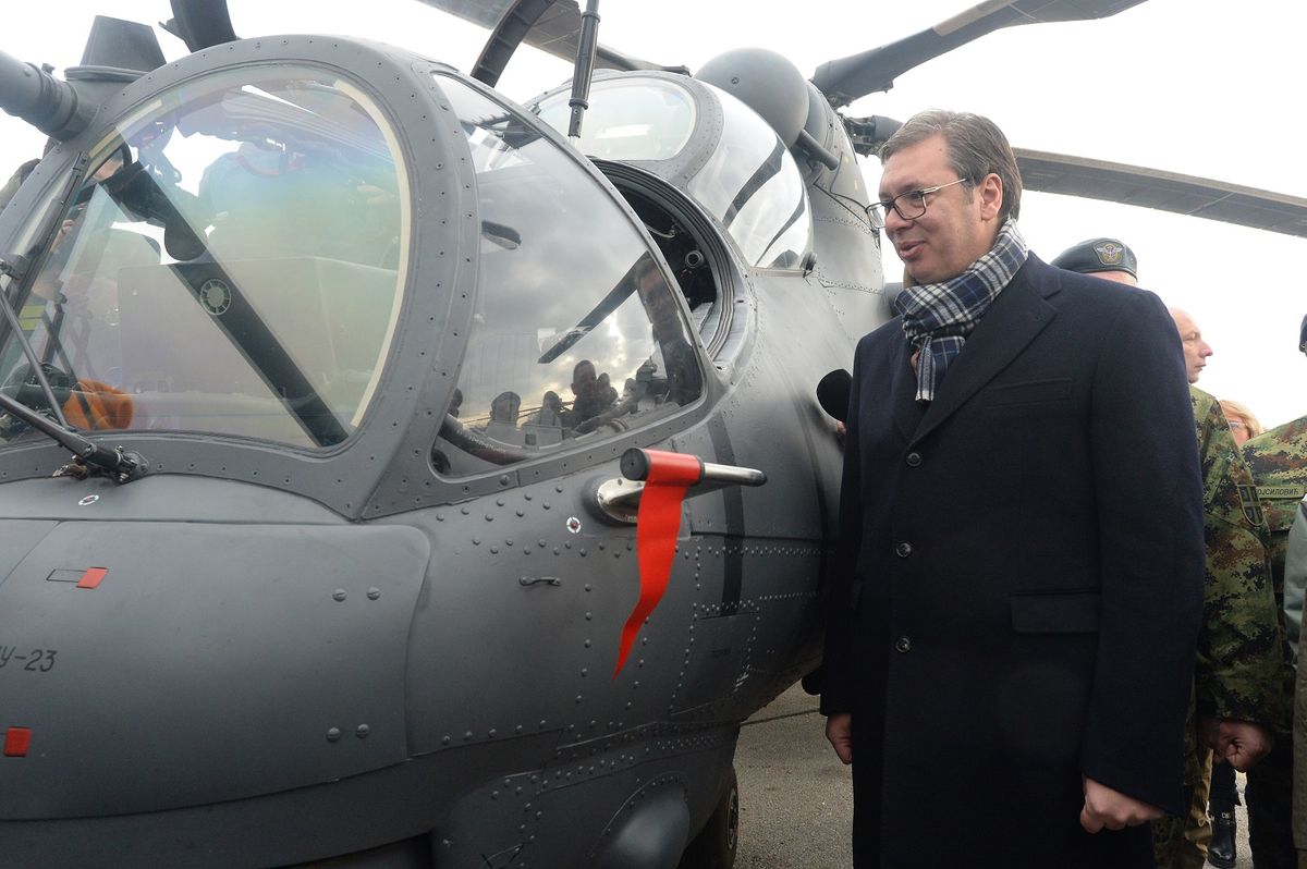 Predsednik Vučić prisustvovao prezentaciji novih helikoptera Mi-35, H-145M i Mi-17