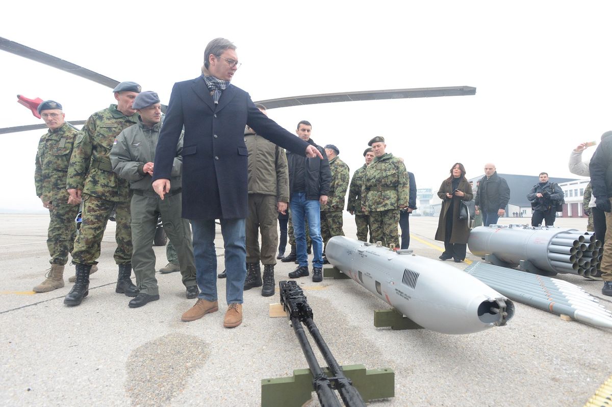 Predsednik Vučić prisustvovao prezentaciji novih helikoptera Mi-35, H-145M i Mi-17