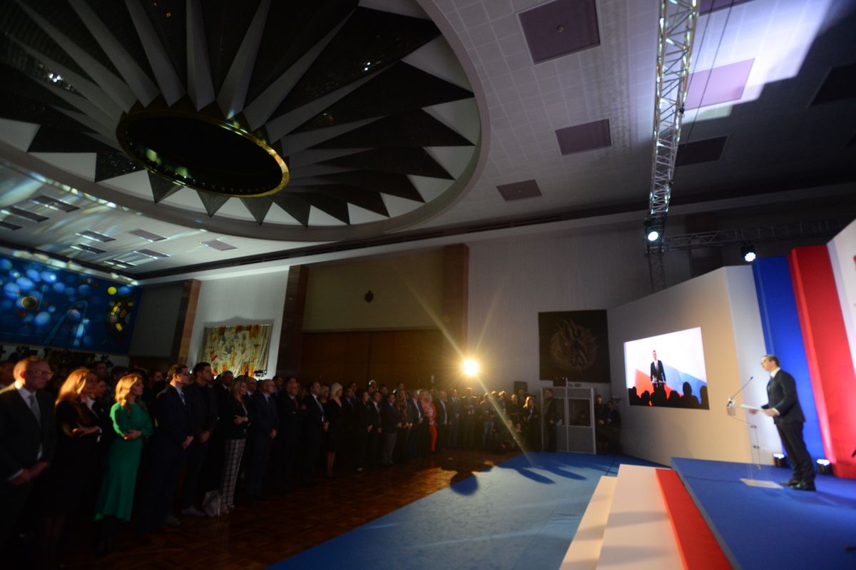 Председник Вучић присуствовао отварању изложбе “Србија 2019 – година инфраструктуре: Ништа више није далеко”