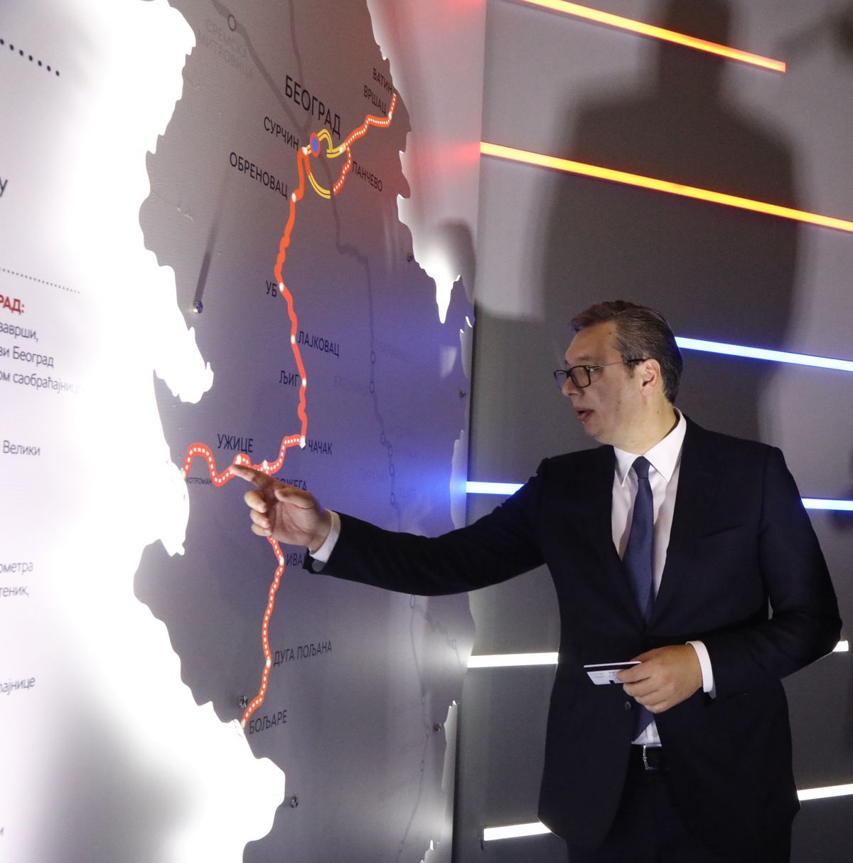 Председник Вучић присуствовао отварању изложбе “Србија 2019 – година инфраструктуре: Ништа више није далеко”