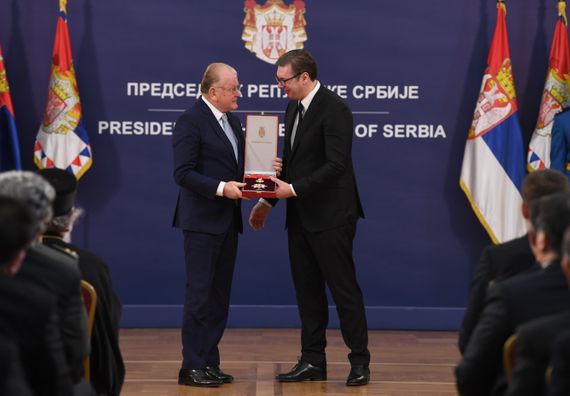 Predsednik Vučić uručio je povodom Dana državnosti Srbije odlikovanja zaslužnim pojedincima i institucijama