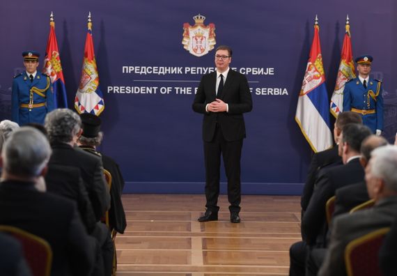 Predsednik Vučić uručio je povodom Dana državnosti Srbije odlikovanja zaslužnim pojedincima i institucijama