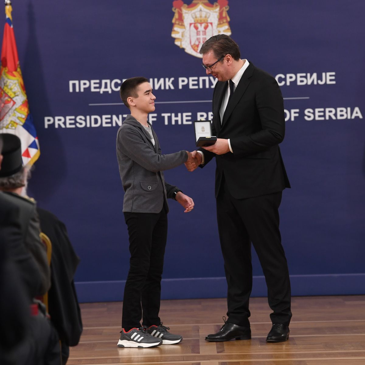 Predsednik Vučić uručio je povodom Dana državnosti Srbije odlikovanja zaslužnim pojedincima i institucijama