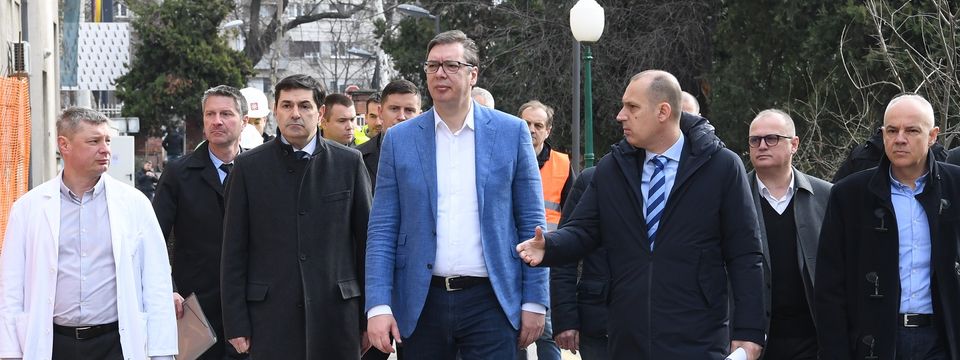 Predsednik Vučić obišao radove na izgradnji i rekonstrukciji Klinike za infektivne i tropske bolesti