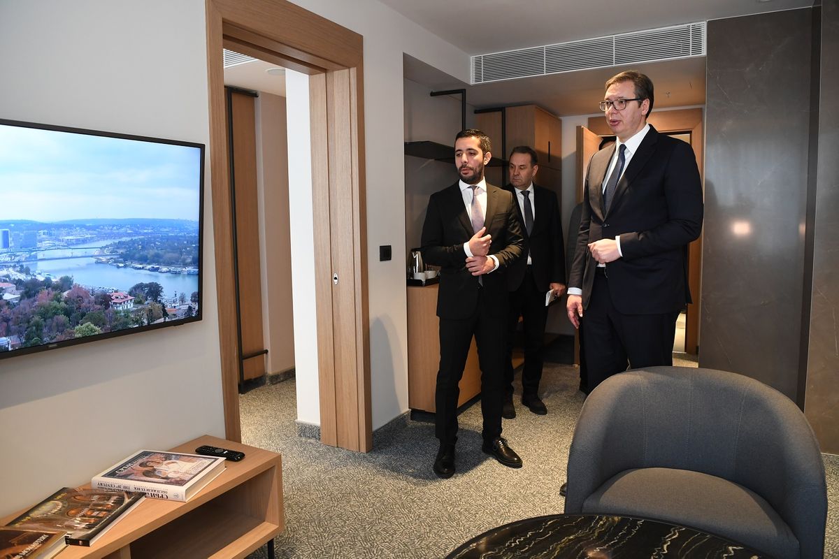 Predsednik Vučić prisustvovao svečanom otvaranju hotela „Mona Plaza”