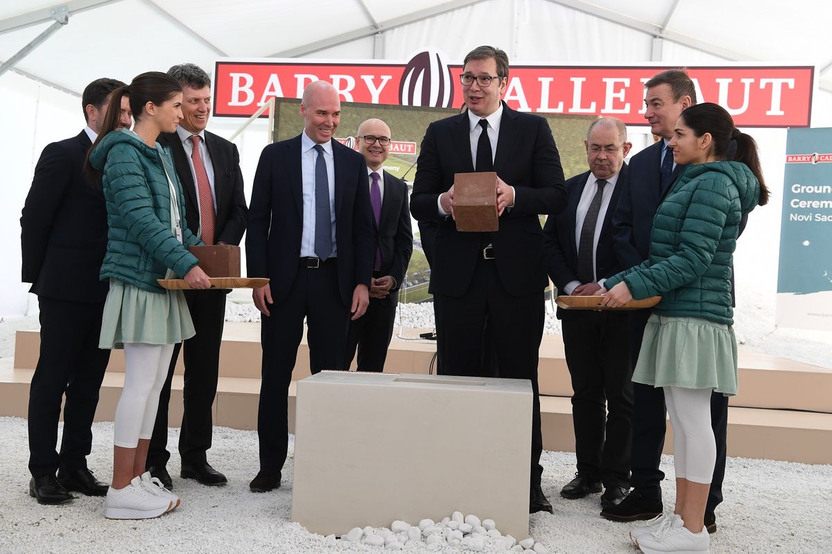Predsednik Vučić prisustvovao svečanom postavljanju kamena temeljca za izgradnju nove fabrike kompanije „Barry Callebaut“