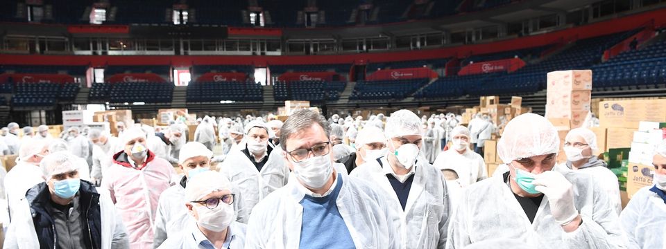 Predsednik Vučić obišao volontere u "Štark areni"