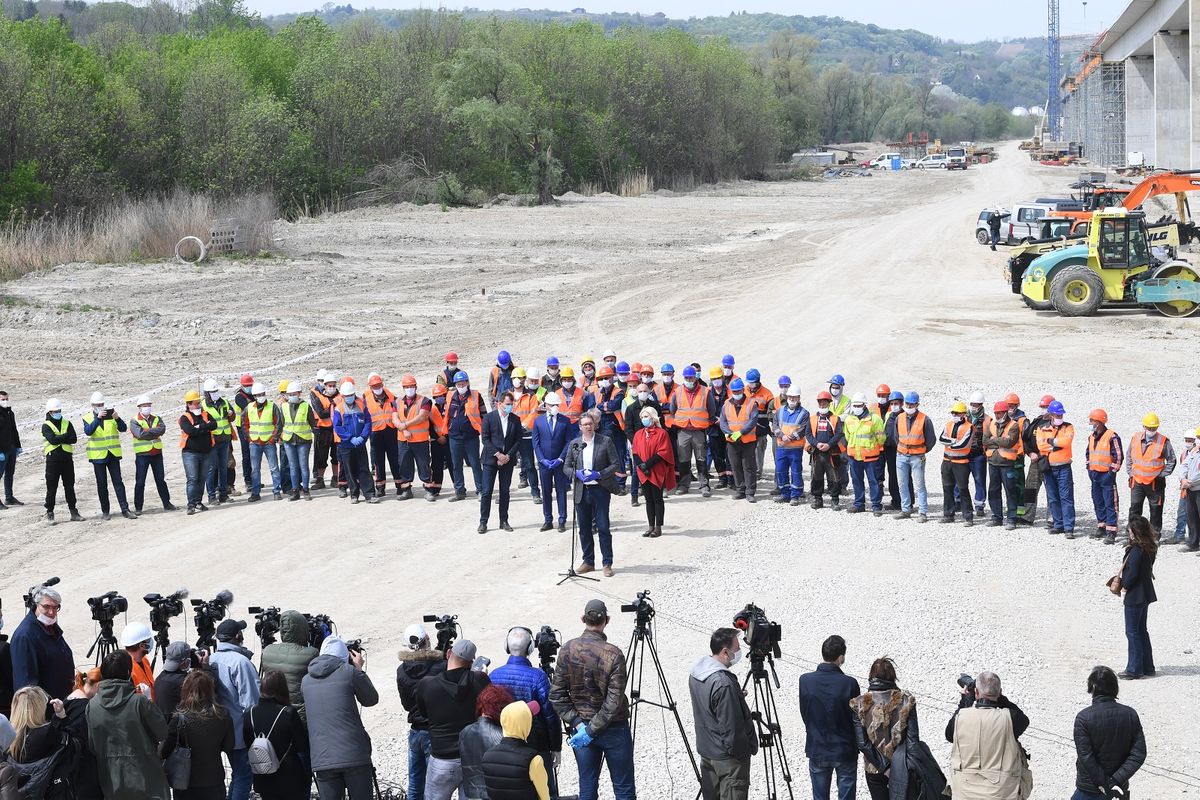 Predsednik Vučić obišao radove na izgradnji brze pruge Beograd-Budimpešta