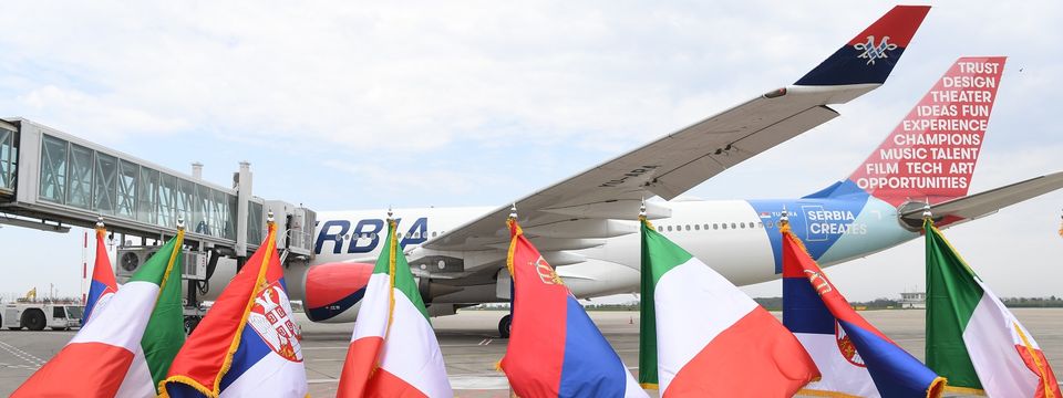 Председник Вучић присуствовао отпремању медицинске опреме Републици Италији