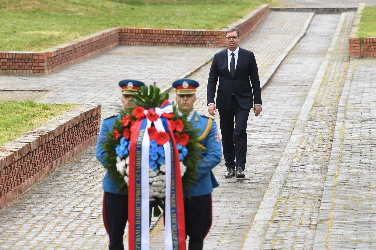 Председник Вучић  положио венац у Спомен парку Сремска Митровица