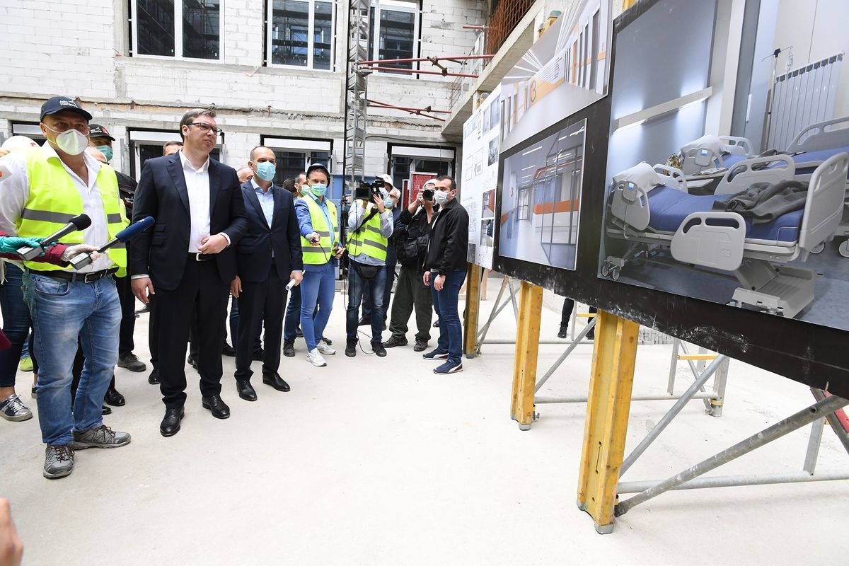 Predsednik Vučić obišao radove na rekonstrukciji i izgradnji Kliničkog centra Srbije