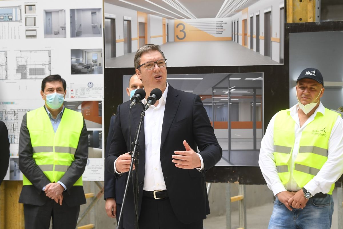Predsednik Vučić obišao radove na rekonstrukciji i izgradnji Kliničkog centra Srbije