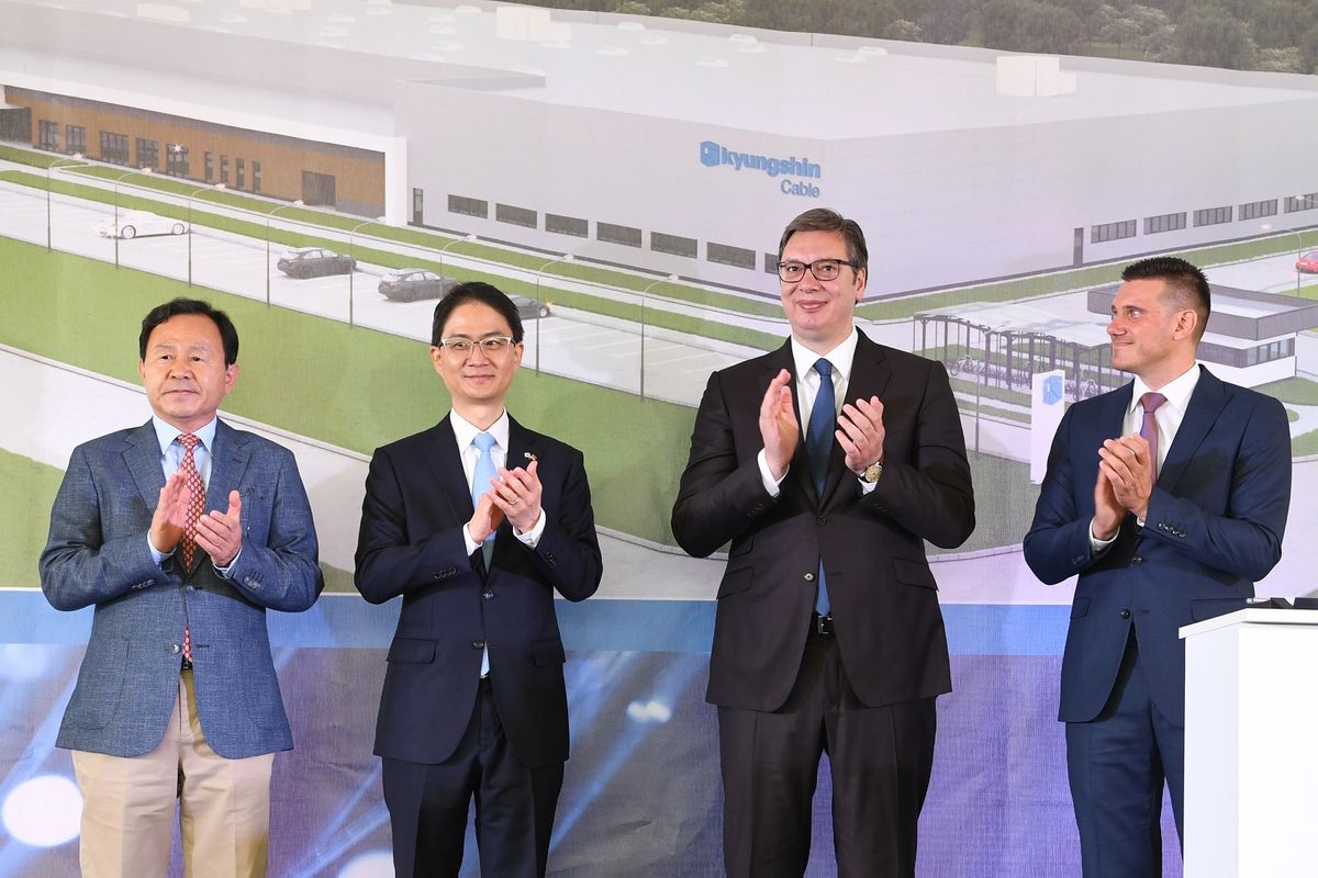 Председник Вучић присуствовао церемонији постављања камена темељца будућег постројења компаније „KyungshinCable“
