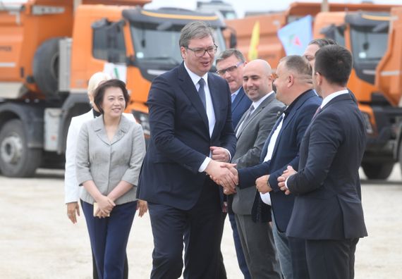 Председник Вучић обишао почетак радова на изградњи саобраћајнице Лајковац - Иверак