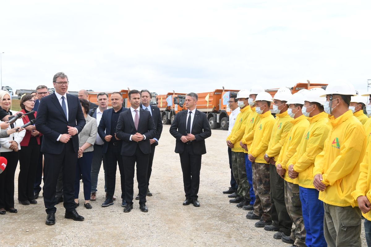 Predsednik Vučić obišao početak radova na izgradnji saobraćajnice Lajkovac - Iverak