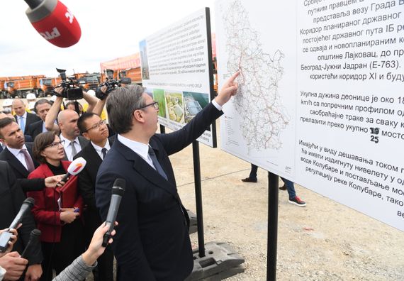 Председник Вучић обишао почетак радова на изградњи саобраћајнице Лајковац - Иверак