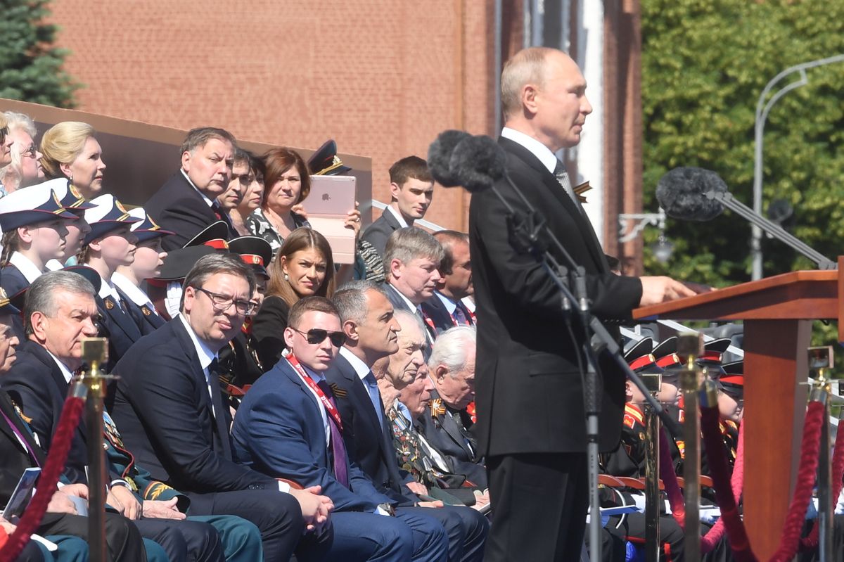 Председник Вучић присуствовао Војној паради у Москви