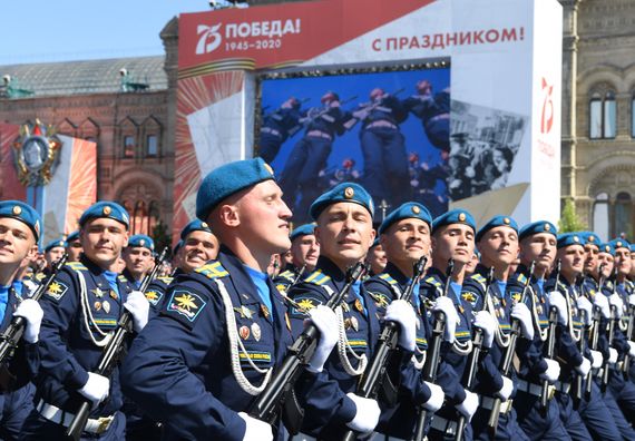Председник Вучић присуствовао Војној паради у Москви