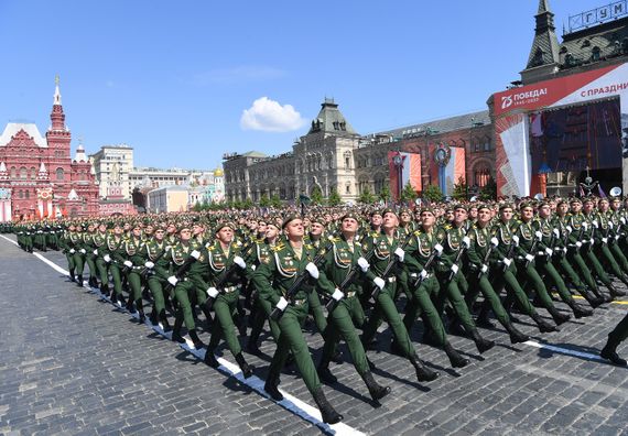 Председник Вучић присуствовао Војној паради у Москви