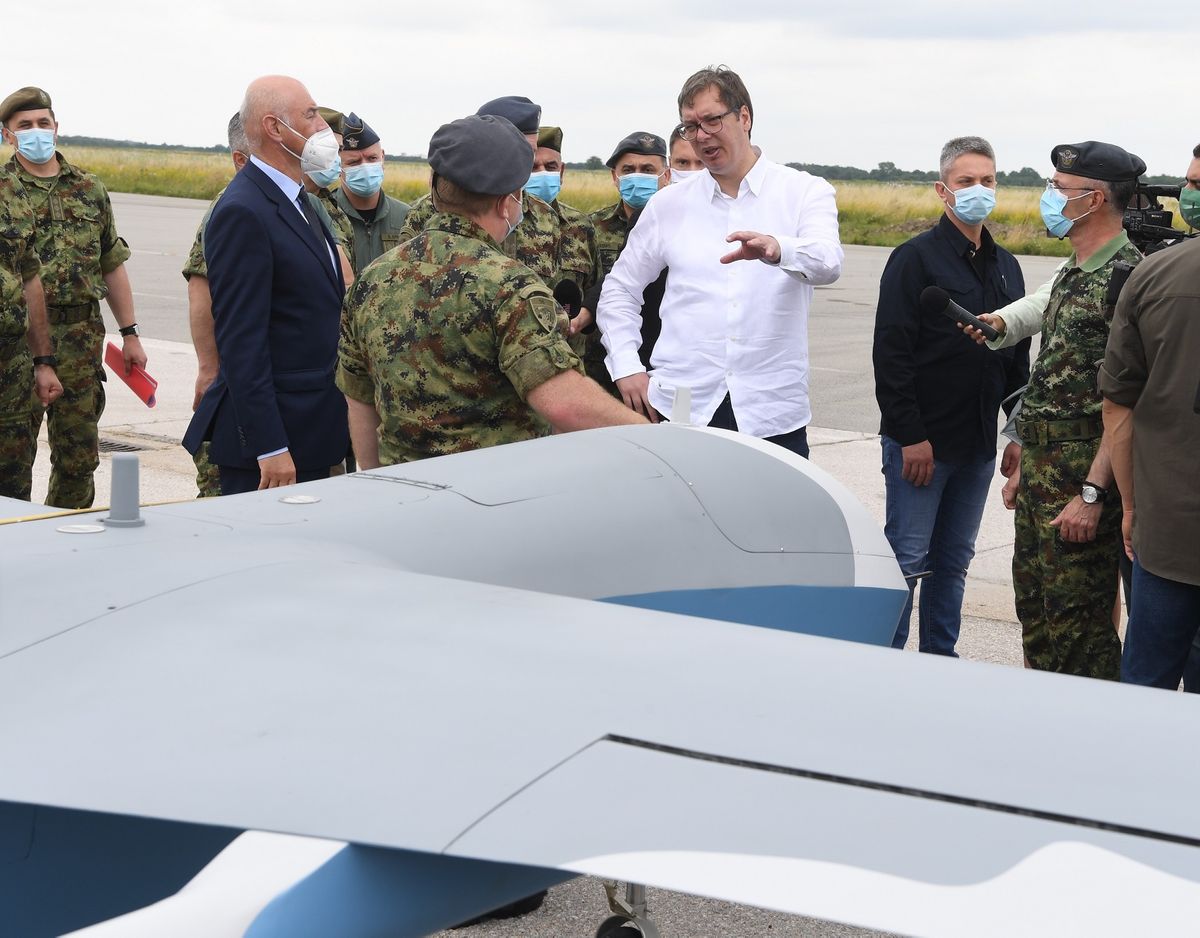 Председник Вучић присуствовао приказу нових беспилотних летелица Војске Србије